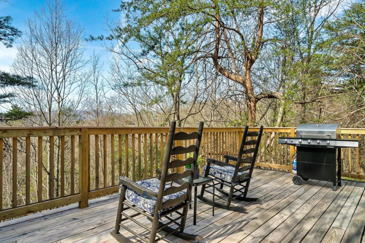 Gnoming Around Villa Gatlinburg Exterior photo
