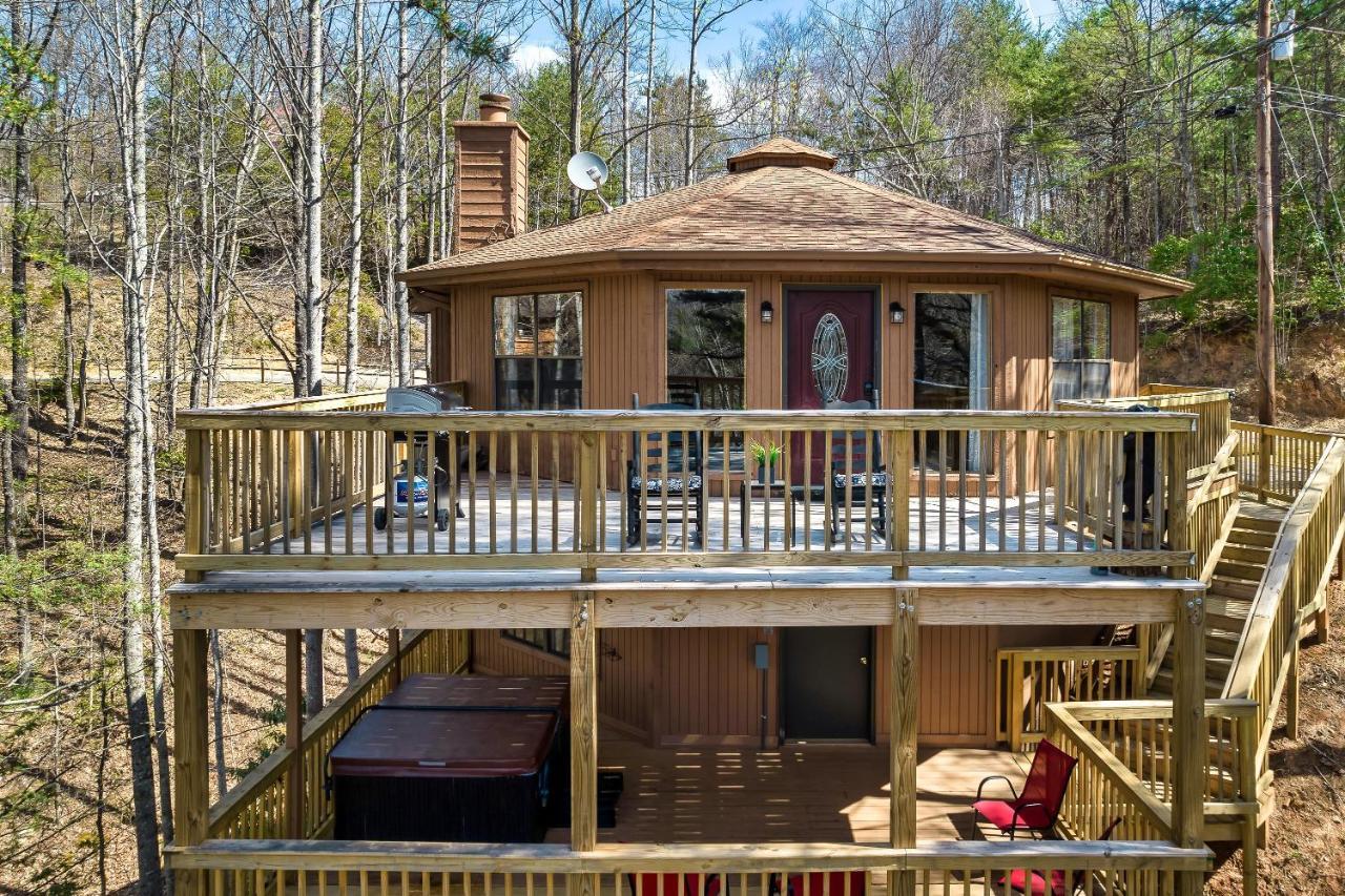 Gnoming Around Villa Gatlinburg Exterior photo